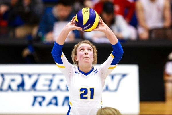 TORONTO, ON – Nov 15, 2019: 2019 OUA Women’s Volleyball regular season game action between the Ryerson Rams and the Royal Military College of Canada Paladins. (Photo by Christian Bender/Ryerson Rams Athletics)